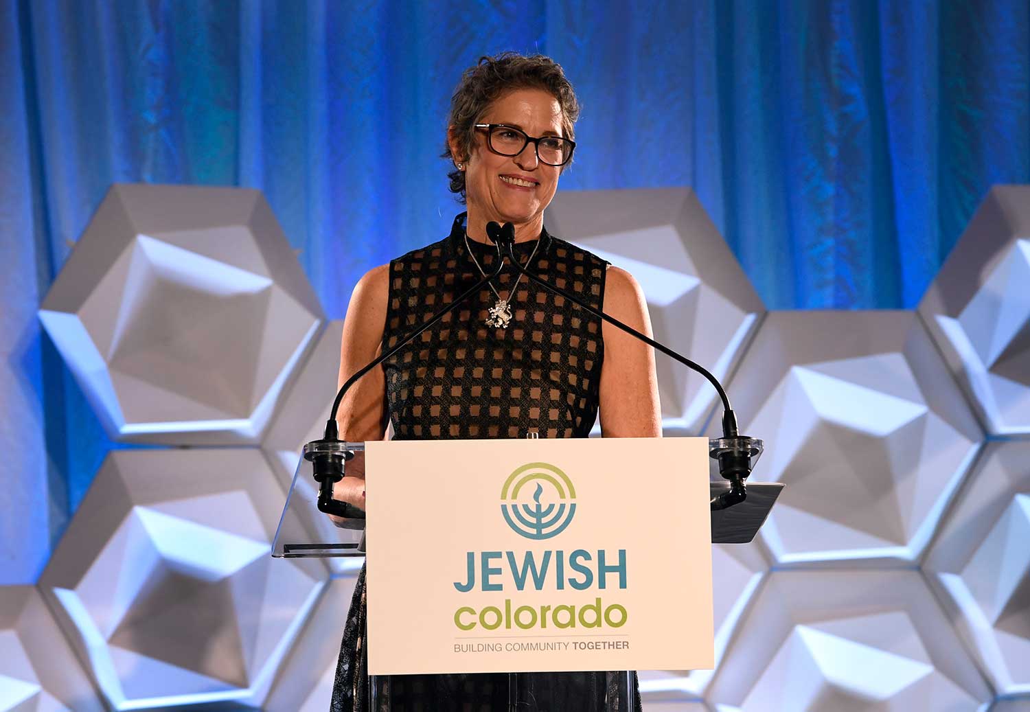 Diana Zeff Anderson receives the Golda Meir Award at CHOICES 2023