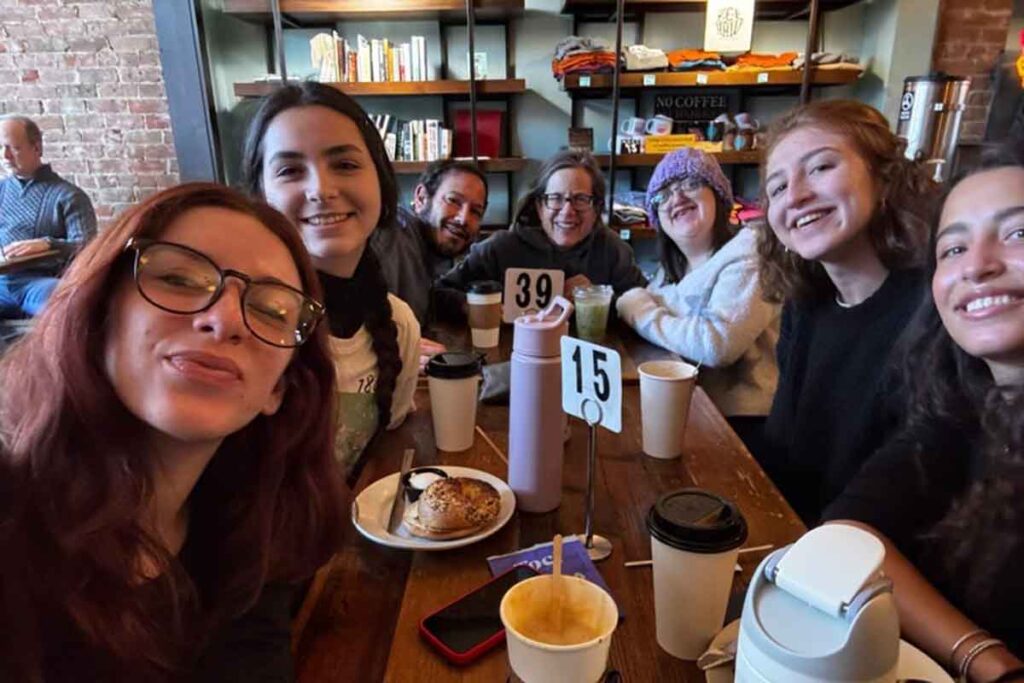 Steinberg family hosts BBYO IC attendees