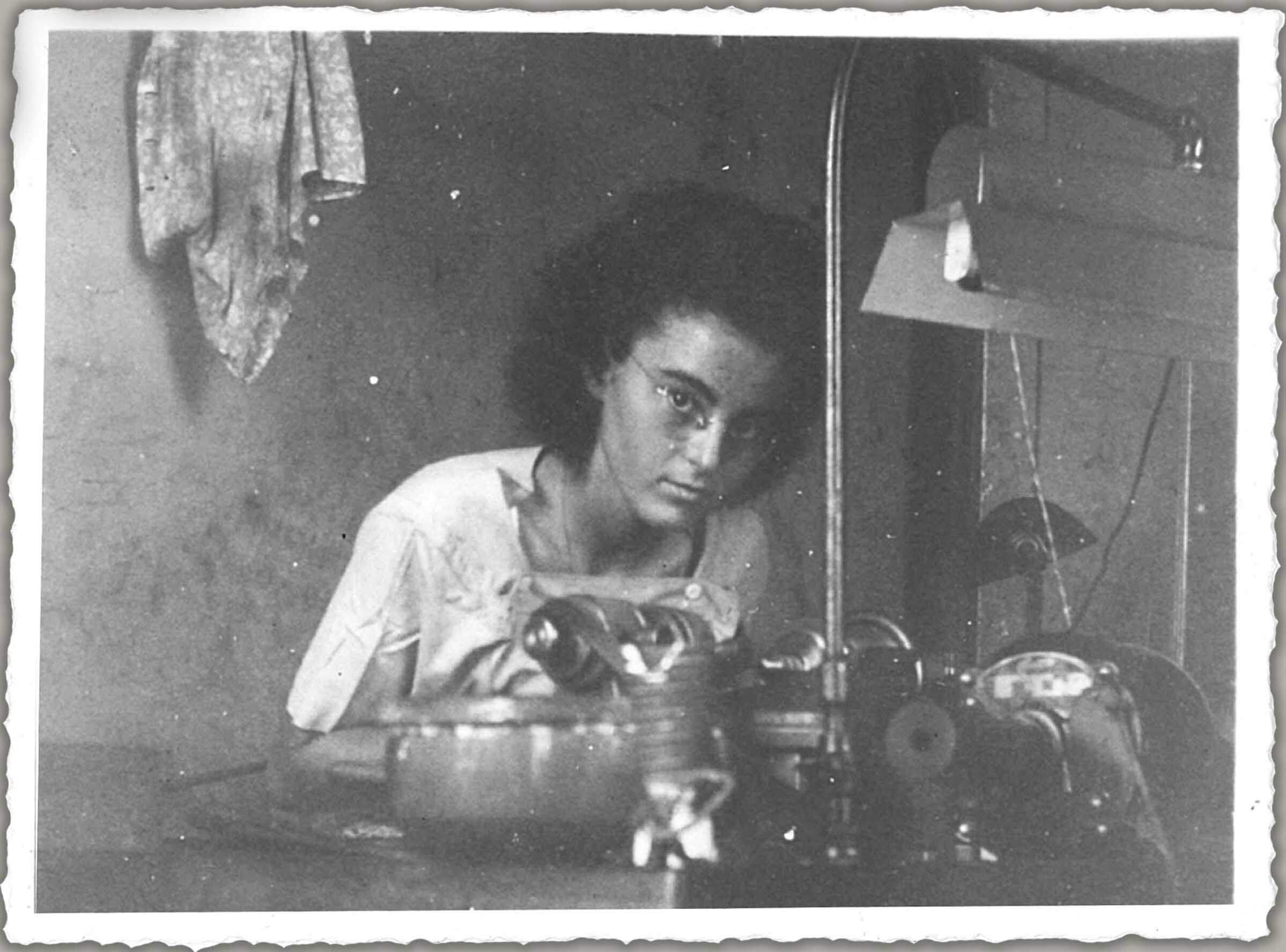 Marion girdling diamonds in Havana, Cuba, circa 1943